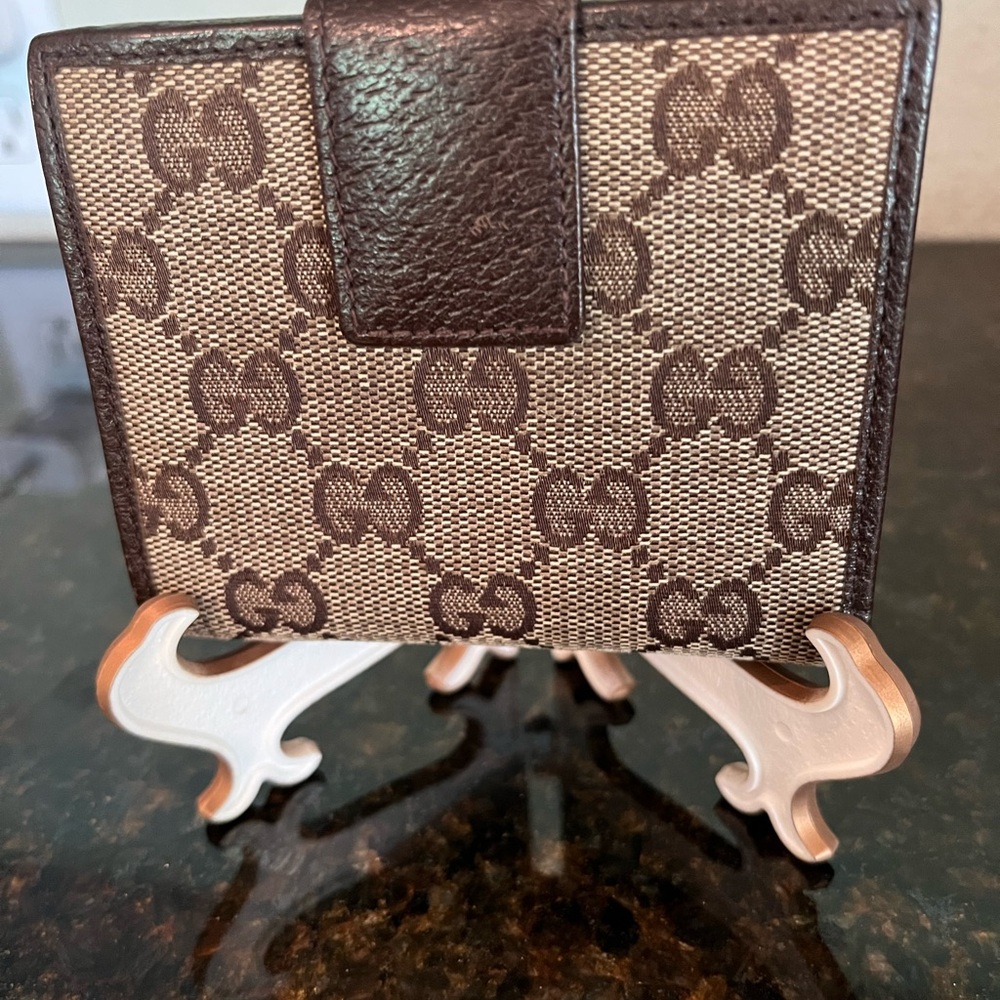 Gucci Signature Wallet - Picture 2 of 13